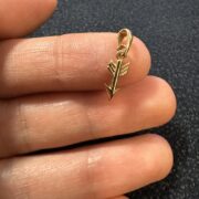 پلاک آویز زنانه سوزیانا مدل تیر - Image 3