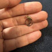 پلاک آویز طلا 18 عیار زنانه سوزیانا مدل شنل - Image 3