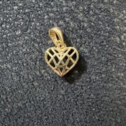 پلاک آویز زنانه سوزیانا مدل قلب برجسته 7