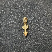 پلاک آویز زنانه سوزیانا مدل تیر