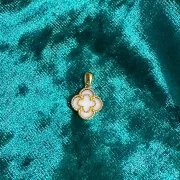 پلاک آویز طلا 18 عیار سوزیانا مدل گل سفید - Image 3