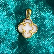 پلاک آویز طلا 18 عیار سوزیانا مدل گل سفید - Image 2