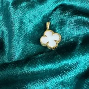 پلاک آویز طلا 18 عیار سوزیانا مدل گل سفید کد 2 - Image 2