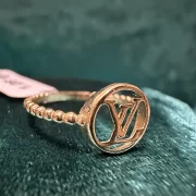 انگشتر طلا 18 عیار زنانه مدل ال وی کد 009 - Image 2