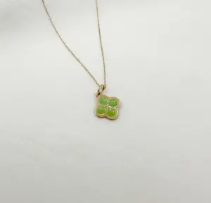 گردنبند طلا 18 عیار سوزیانا مدل گل سبز کد 101 - Image 3